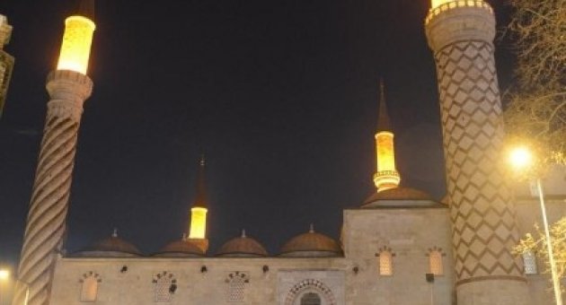 Edirne’de Üç Cami 24 Saat Açık