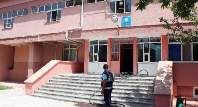 Edirne’de Yatılı Okulda Çıkan Yangın Korkuttu