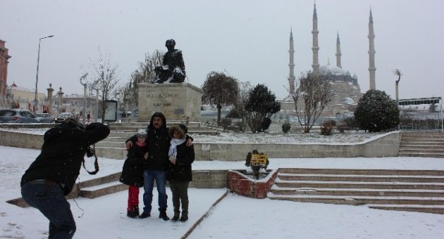 Edirne’ye Yılın İlk Karı Düştü