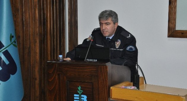 Edremit Belediyesi’sinde Traktör Şoförleri Bilgilendirildi