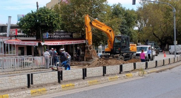 Edremit İstasyon Caddesi Yenileniyor