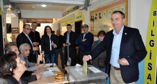 Edremit Körfezinde Oy Kullanma İşlemi Sürüyor