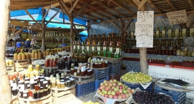 Edremit-balıkesir Yolunda Köylü Pazarı