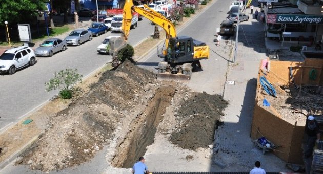 Edremit’te Alt Yapı Çalışmaları Devam Ediyor