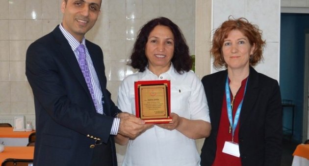 Edremit’te Hemşireler Plaket İle Onurlandırıldı