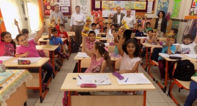 Edremit’te Kuru Üzüm Dağıtımı Yapıldı