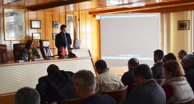 Edremit’te Muhtarlara Hizmet İçi Eğitim Semineri Verildi
