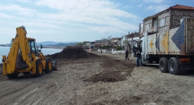 Edremit’te Sahiller Temizleniyor
