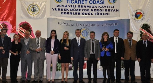 Edremit’te Vergi Rekortmenleri Ödüllerini Aldı