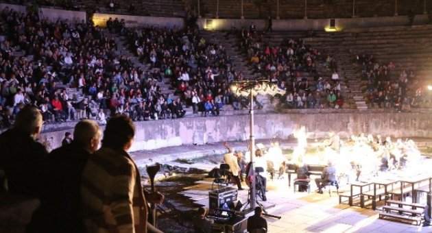 Efes Antik Kenti Bir Kez Daha Dev Bir Konsere Ev Sahipliği Yaptı