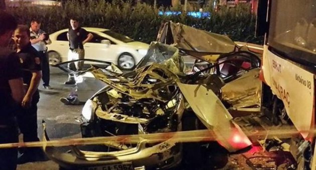 Eğlence Dönüşü Kazada İki Genç Hayatını Kaybetti
