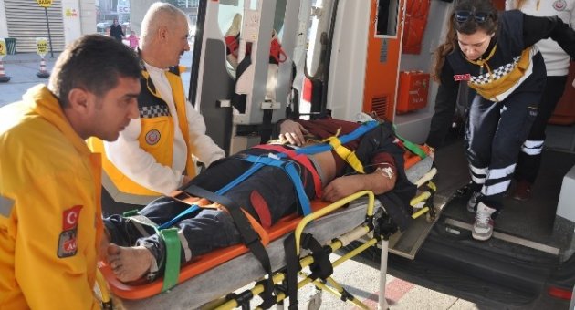 Elektrik Çarpınca Ayaklarını Toprağa Soktular