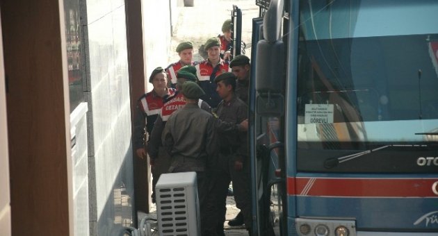 Emlak Milyarderi Anne Babasını Öldürmekle Suçlanan Sanık Psikiyatriye Sevk Edildi
