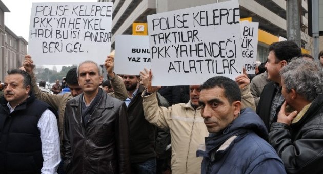 Emniyetin Önünde Bekleyiş Sürüyor