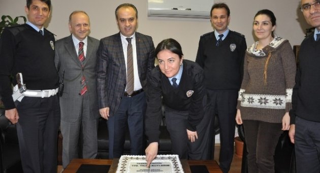 Emniyette Pastalı Kutlama
