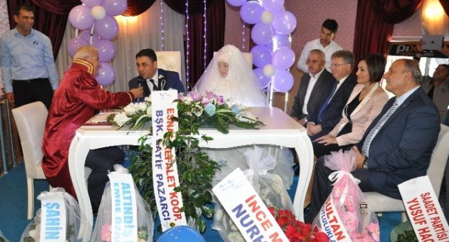 En Büyük Rakibinin Nikahını Kıydı