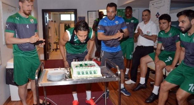 Enes Ünal’a Doğum Günü Sürprizi