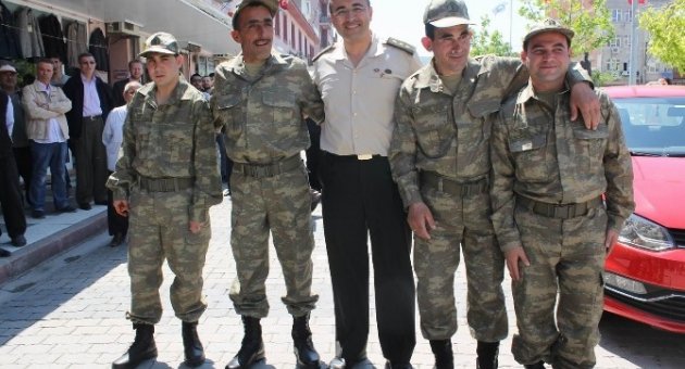 Engelli Gençler, Askere Uğurlanıp Karşılandı