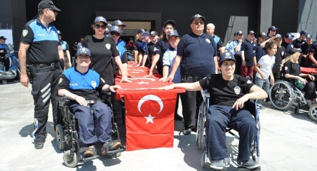 Engelliler Polis Olup Yemin Etti