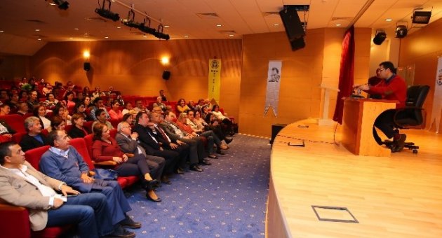 Enver Aysever’e Buca’da Yoğun İlgi