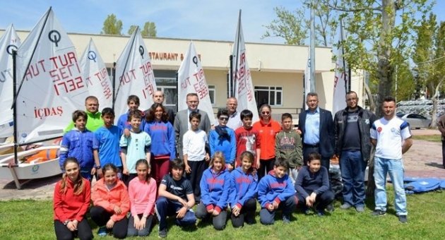 Erdek Kaymakamı Demirelli’den Yelken Kulübü Ziyareti