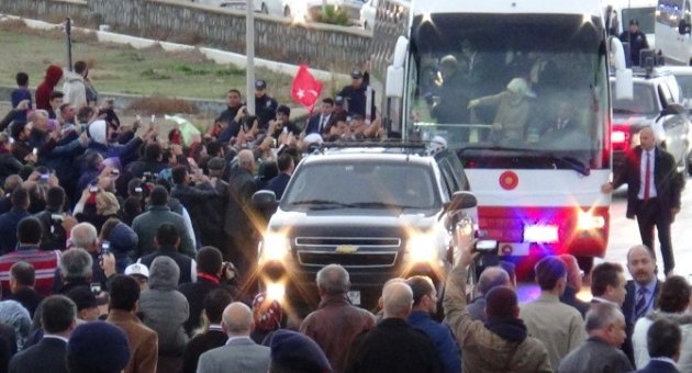 Erdoğan Vatandaşlara Satranç Takımı Dağıttı