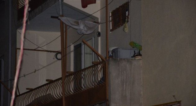 Eşini İntihardan Vazgeçirmek İsterken Tabancayla Vurdu