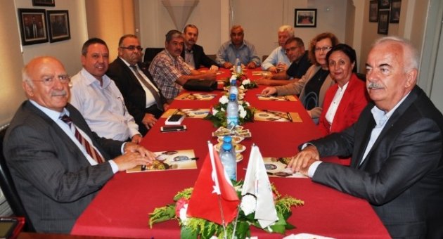 Eski Bakan Zekeriya Temizel Ödemiş’te Stk’ları Ziyaret Etti
