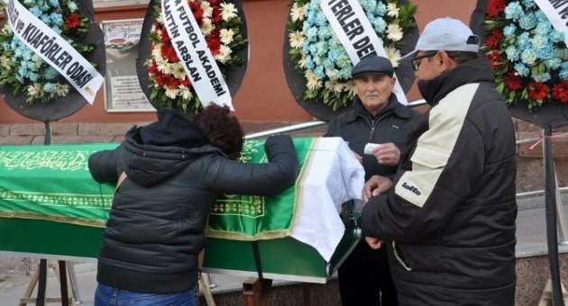 Eski Dardanelspor Futbolcusu Son Yolculuğuna Uğurlandı