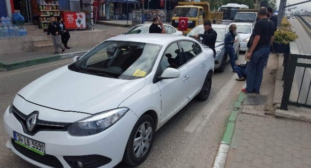Eski İçişleri Bakanının Konvoyunda Kaza