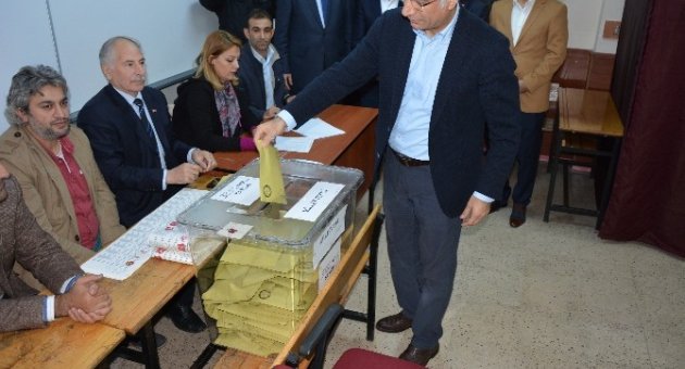 Eski İçişleri Eski Bakanı Efkan Ala, Oyunu Kullandı