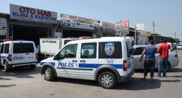 Eski Ortağını Göğsünden Bıçaklayarak Öldürdü