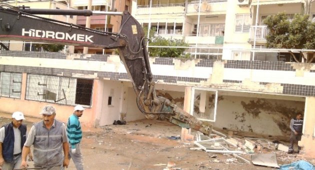 Eski Yelken Kulübü Binası Yıkıldı