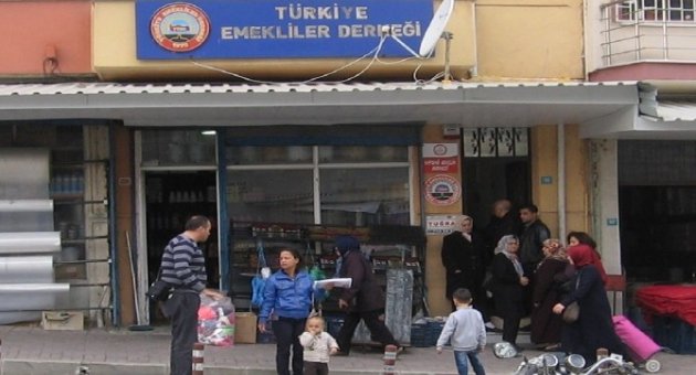 Ev Sahibi Olmak İsteyen Emekliler Derneğe Akın Ediyor