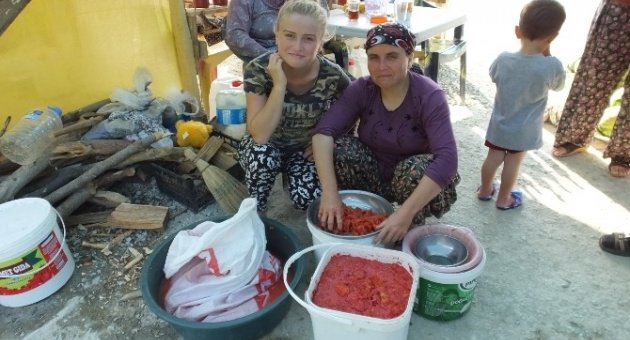 Ev Yapımı Salça Geçim Kapısı Oldu