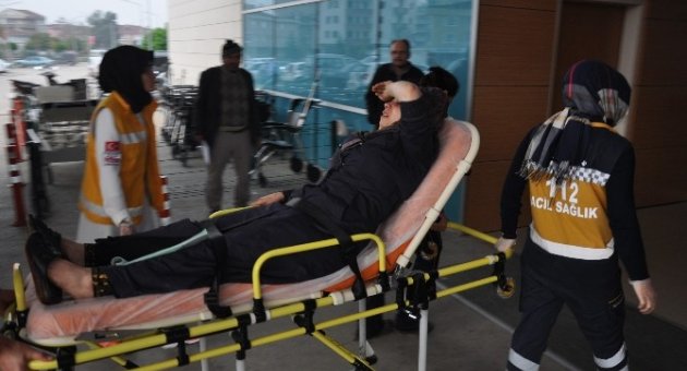 Evde Kilitli Kalan Çocuğunu Kurtarmak İsterken Çatıdan Düştü