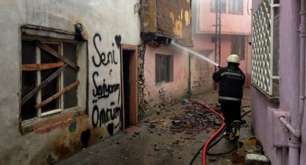 Evi Yanan Temizlik İşçisinin Göz Yaşları