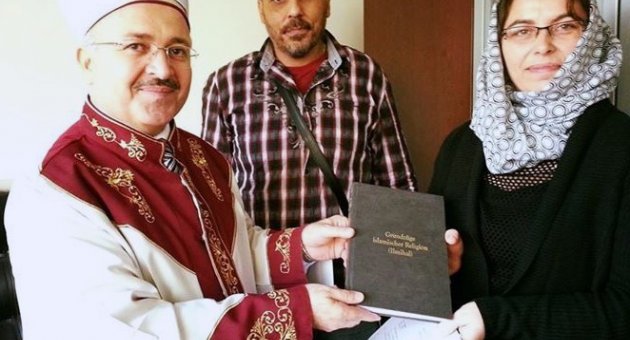 Ezan Sesinden Etkilendi, Müslüman Oldu