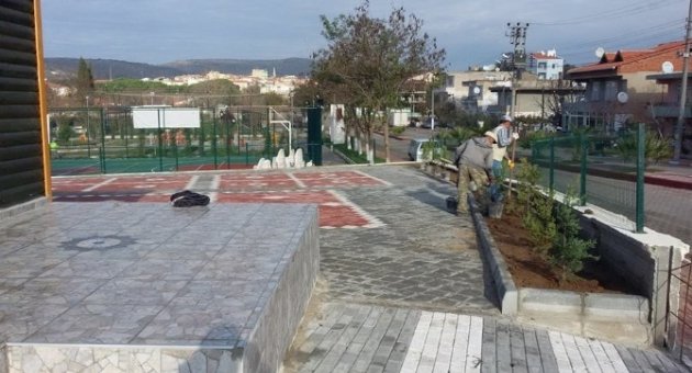 Ezine’de Çevre Düzenlemeleri Aralıksız Devam Ediyor