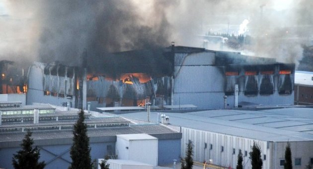Fabrika Yangını 20 Saattir Söndürülemiyor