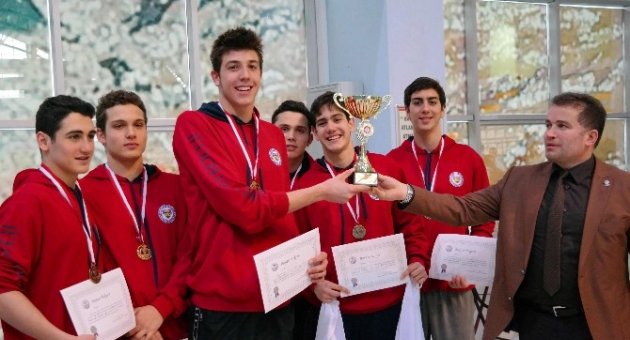 Fatihli Yüzücüler Her Branşta Altın Madalya Kazandı