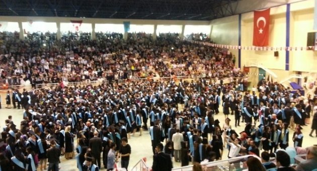 Fen Edebiyat Fakültesinde Mezuniyet Heyecanı