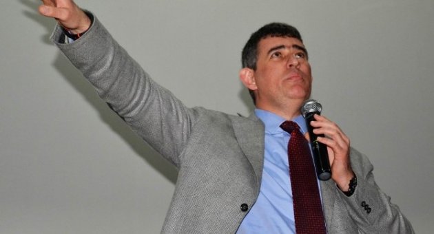 Feyzioğlu, Sahneye Gençleri Oturtturdu
