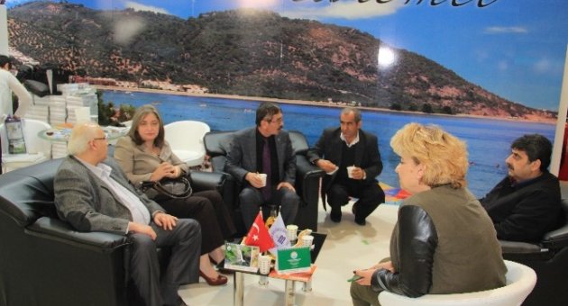 Filistin Kültür Ve Turizm Bakanı Ma’ayah Edremit Standını Ziyaret Etti