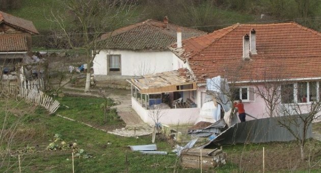 Fırtına Çatıları Uçurdu