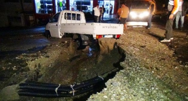 Fırtına Ve Sağanak Yağış Tekirdağ’da Hayatı Felç Etti
