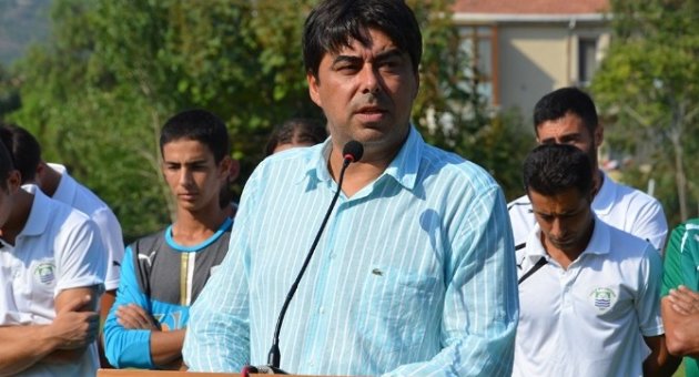 Foça Belediye Spor Sahaya İndi