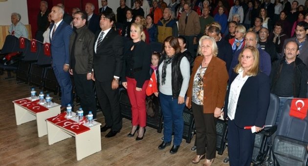 Foça, Ulu Önder Atatürk’ü Sevdiği Şarkılarla Andı