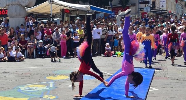Foça’da Alanlara Sığmayan 19 Mayıs Coşkusu