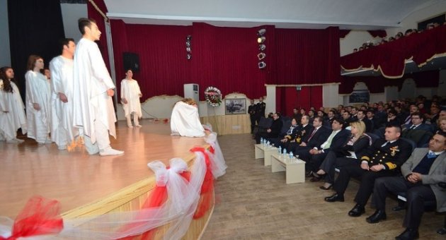 Foça’da Çanakkale Zaferi Törenlerle Kutlandı